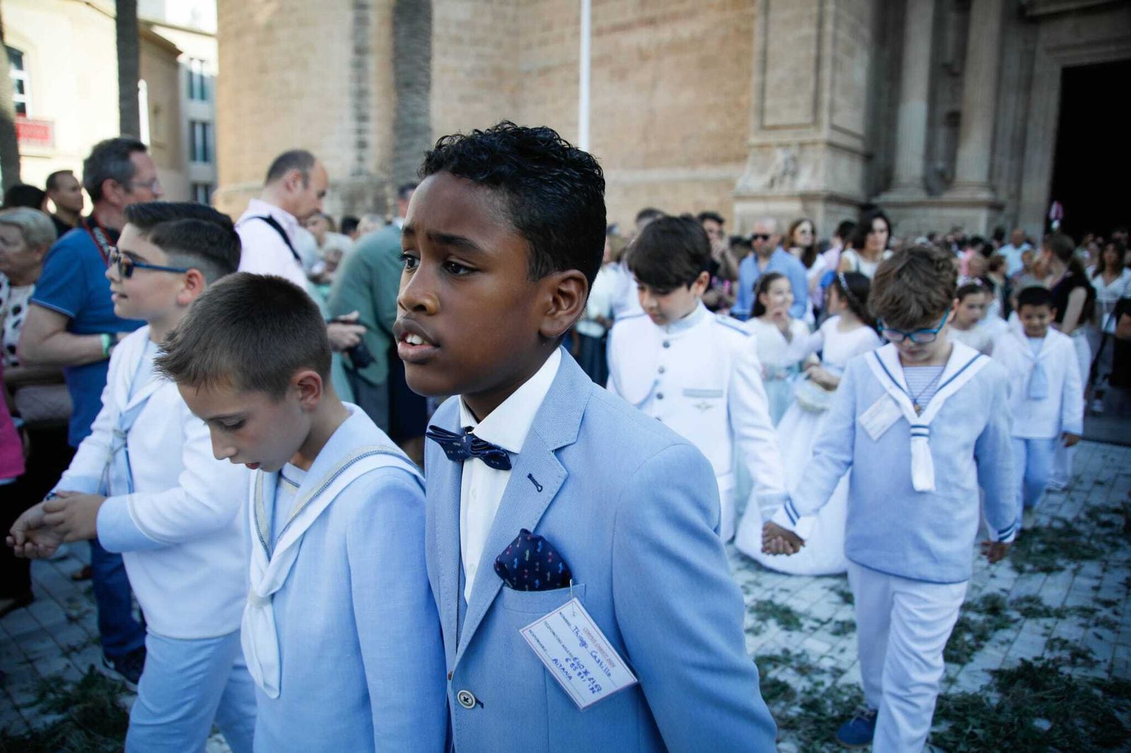 Imágenes de la procesión del Corpus Christi en Almería: así han sido la misa y la posterior marcha por la capital