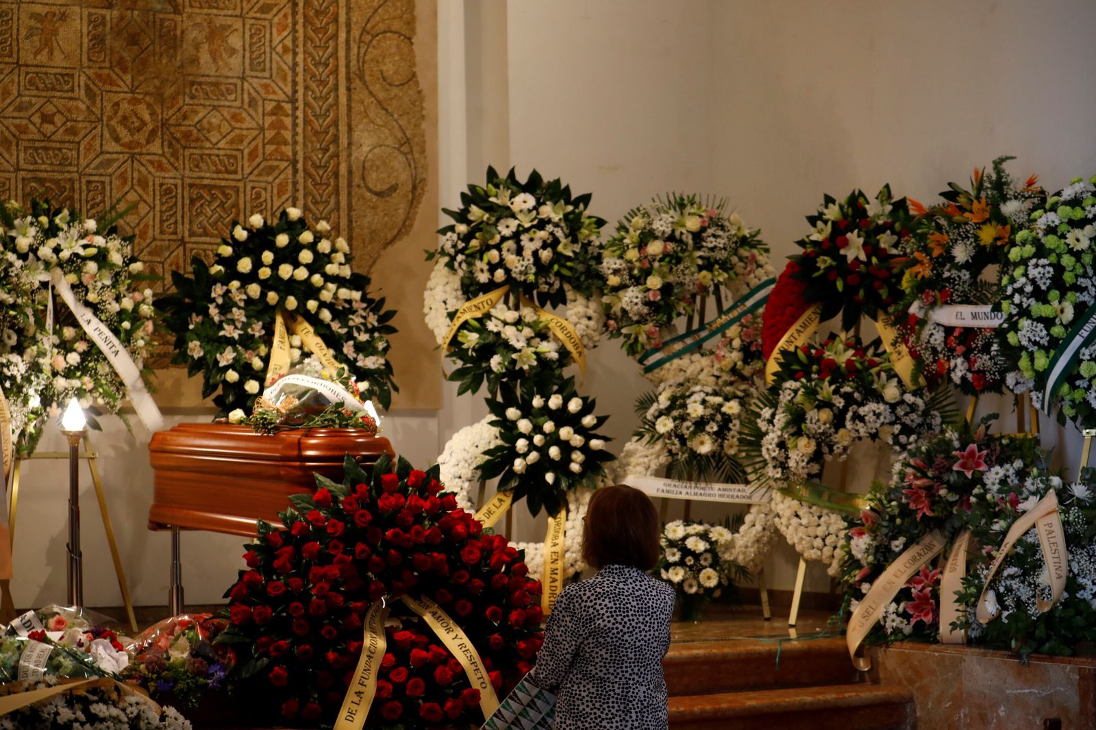 La capilla ardiente de Antonio Gala en su fundación en Córdoba, en imágenes