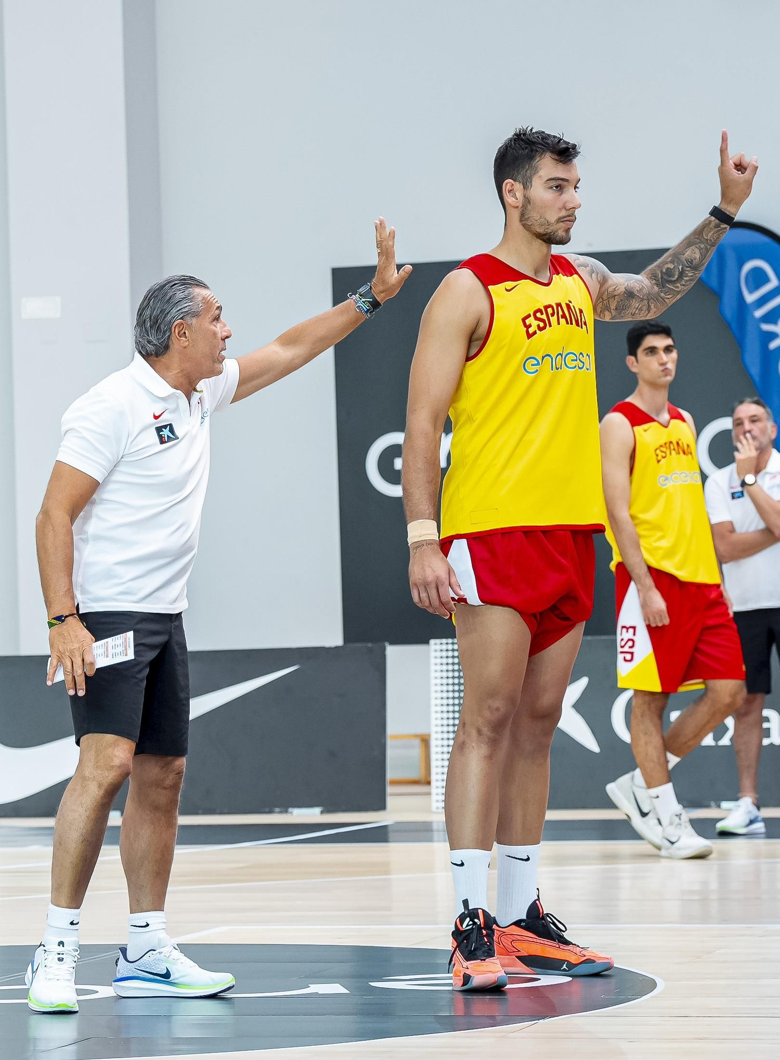 España vuelve a trabajar en Madrid con Alberto Díaz y Yankuba Sima España vuelve a trabajar en Madrid con Alberto Díaz y Yankuba Sima