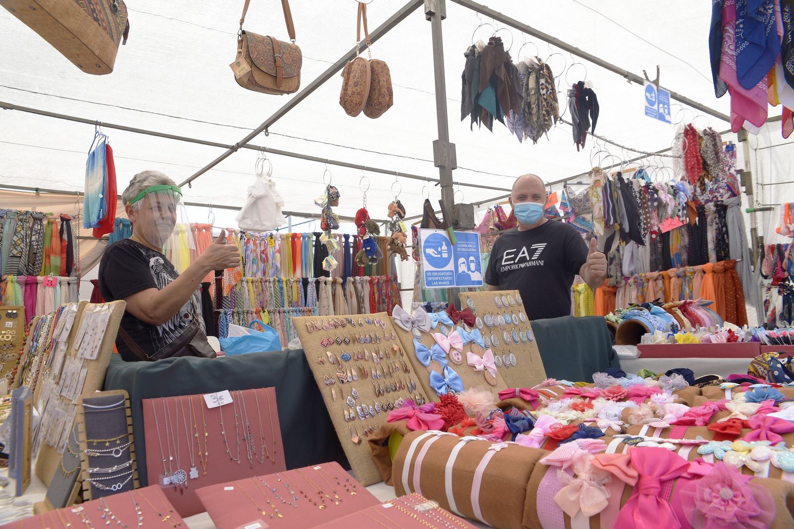 Fotos del primer dia del mercadillo de La Linea