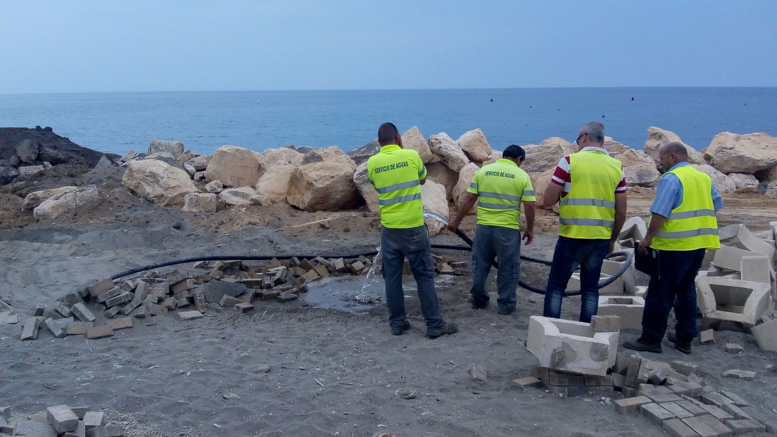 Los operarios han vuelto al Paseo Marítimo de Balerma.