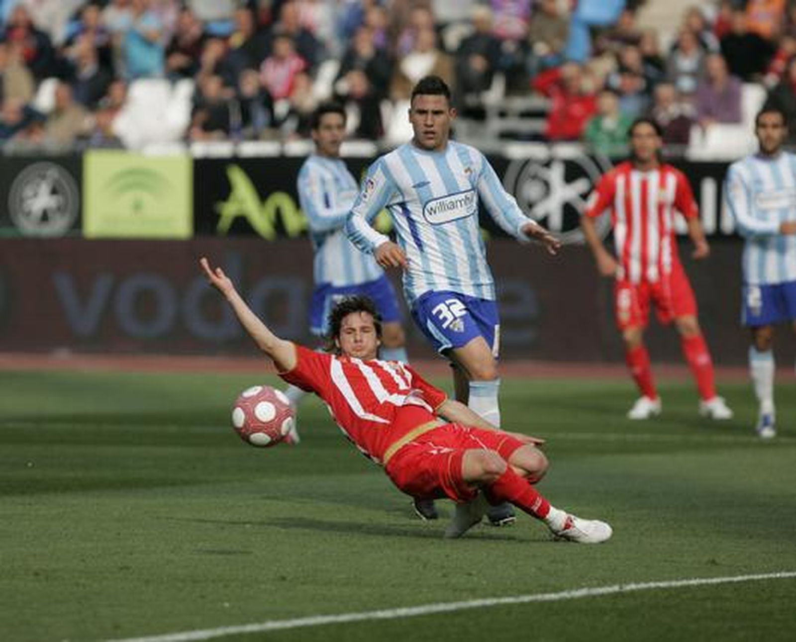El Almería vence al Málaga en el estadio Mediterráneo. / Javier Alonso
