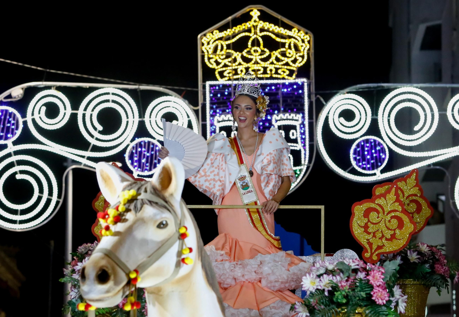Búscate en las fotos de la cabalgata de la Feria de La Línea