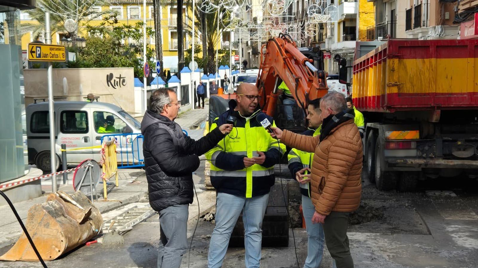 El alcalde, David Ruiz, explica las obras.