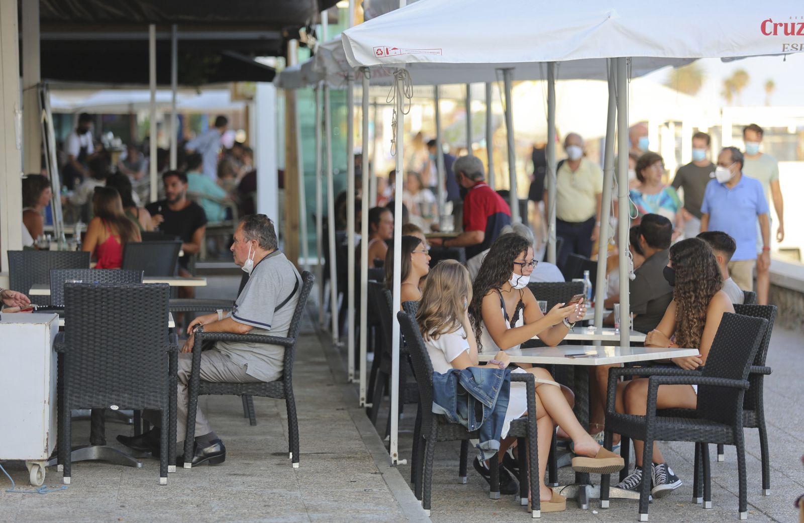 Así se está viviendo el verano del coronavirus en Pedregalejo. Fotos al atardecer