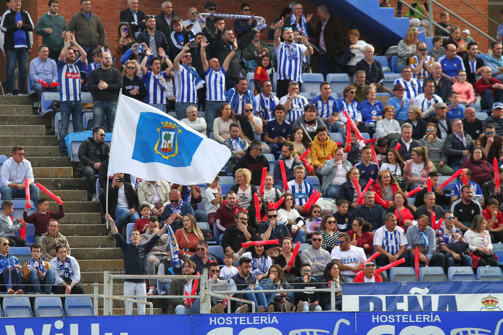 Ambientazo en las gradas del Recreativo de Huelva y el San Fernando