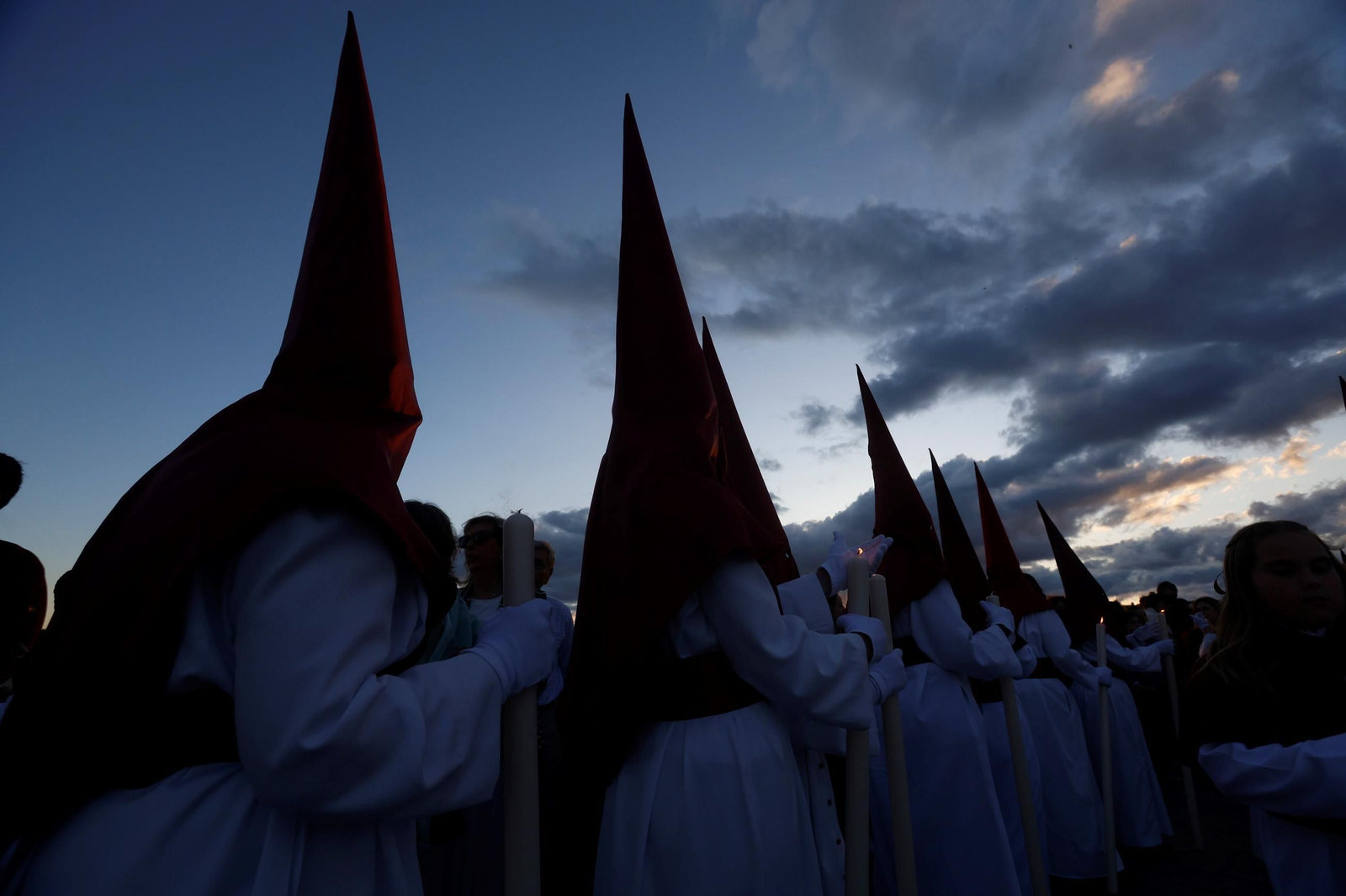 La procesión del Descendimiento en este Viernes Santo de Córdoba, en imágenes
