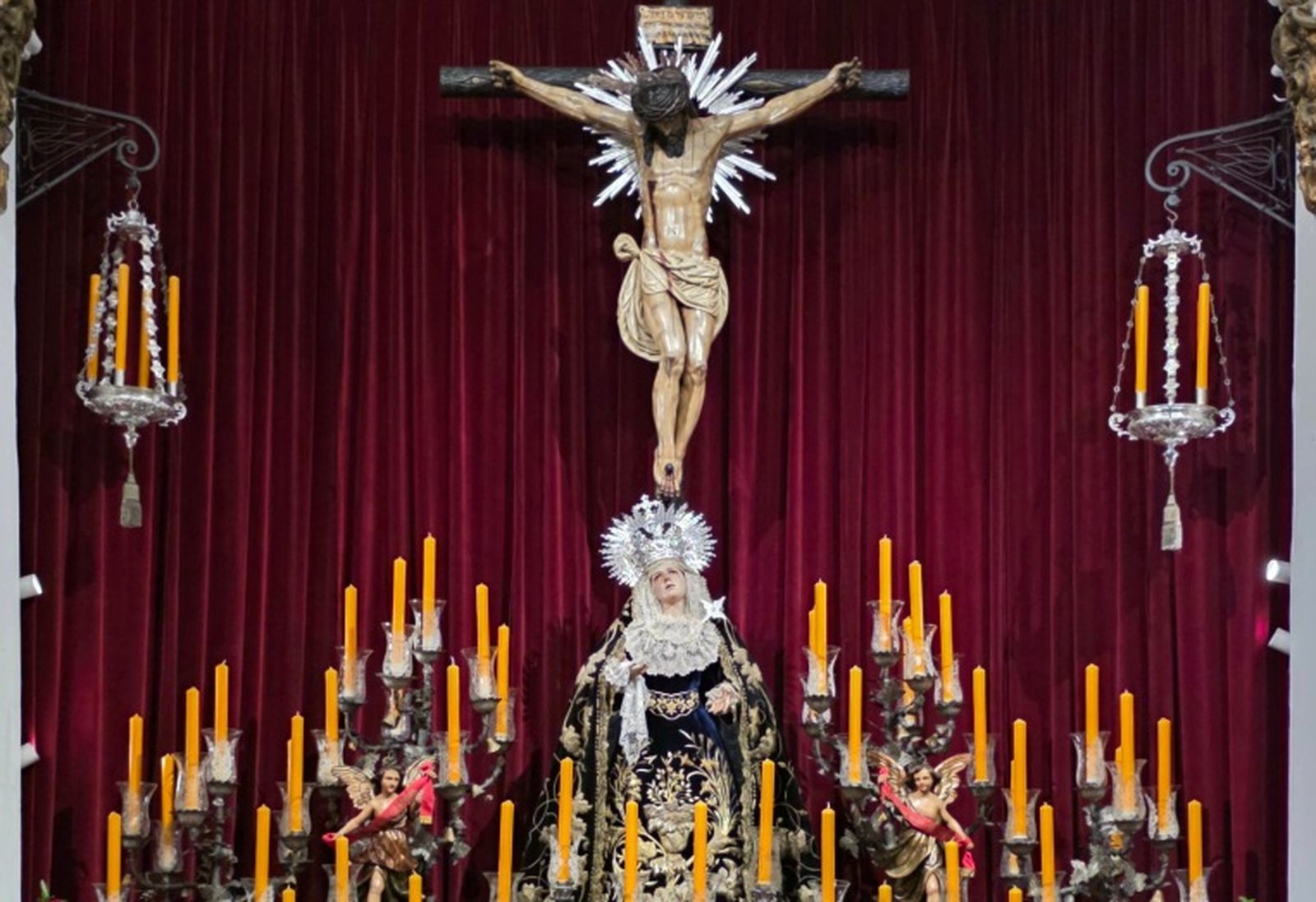 El altar de quinario de la hermandad de la Carretería