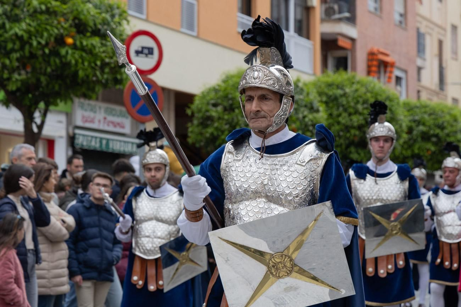 La temida lluvia impide el desarrollo normal de este Martes Santo