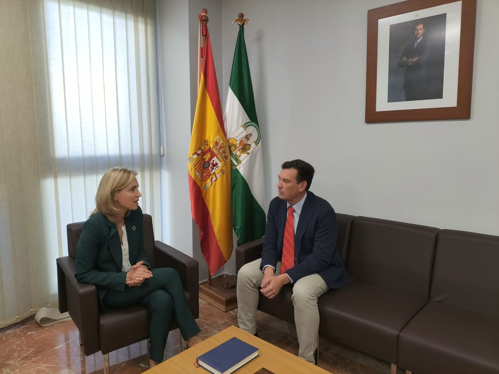 Encuentro institucional entre la subdelegada del Gobierno y el presidente del Puerto de Huelva.