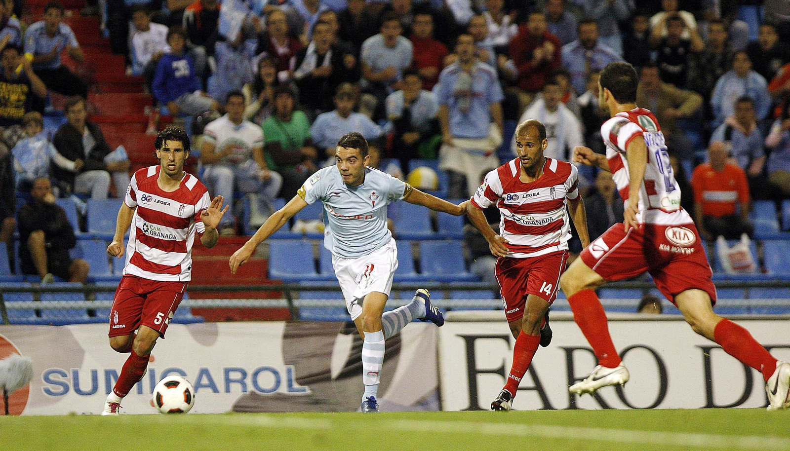 Mainz y Aspas en la ida de la eliminatoria de ascenso a Primera en 2011.