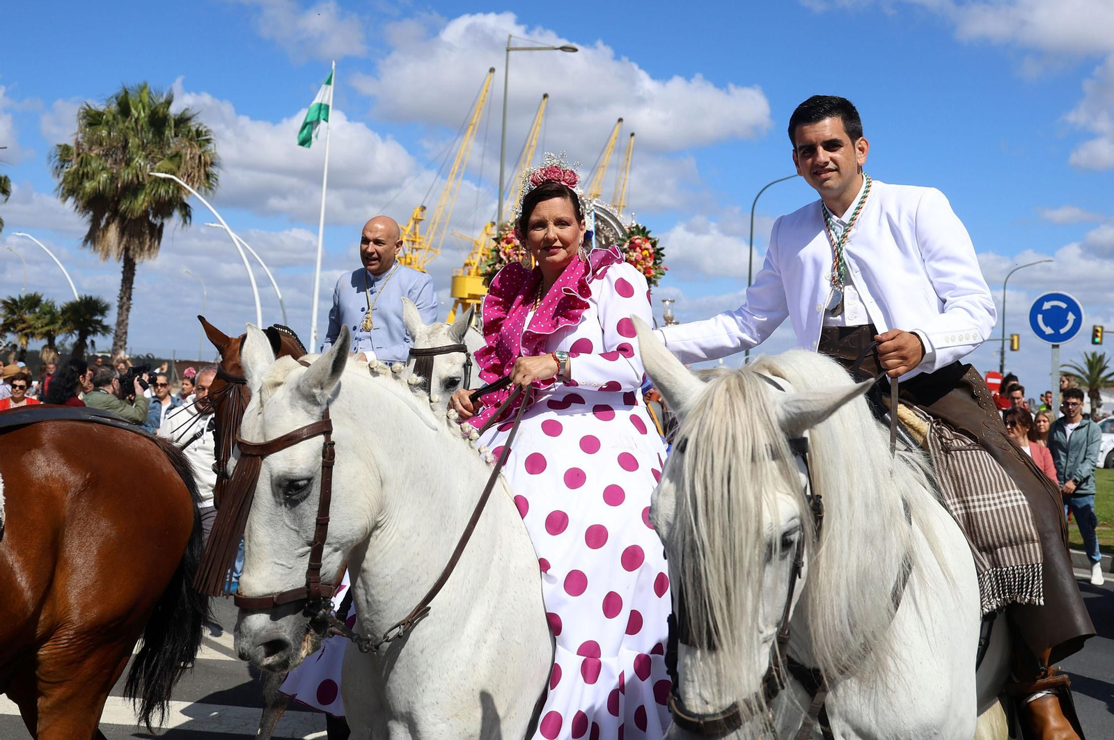 Las mejores imágenes de los peregrinos en la salida de Emigrantes