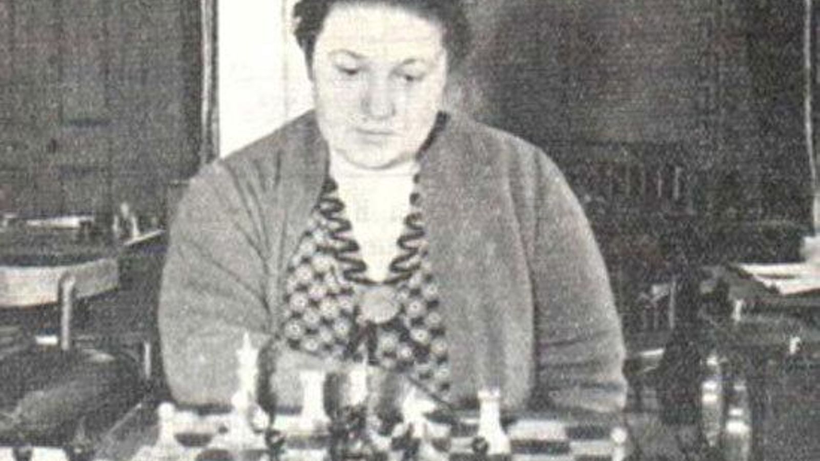 Vera Menchik, en una competición en 1938.