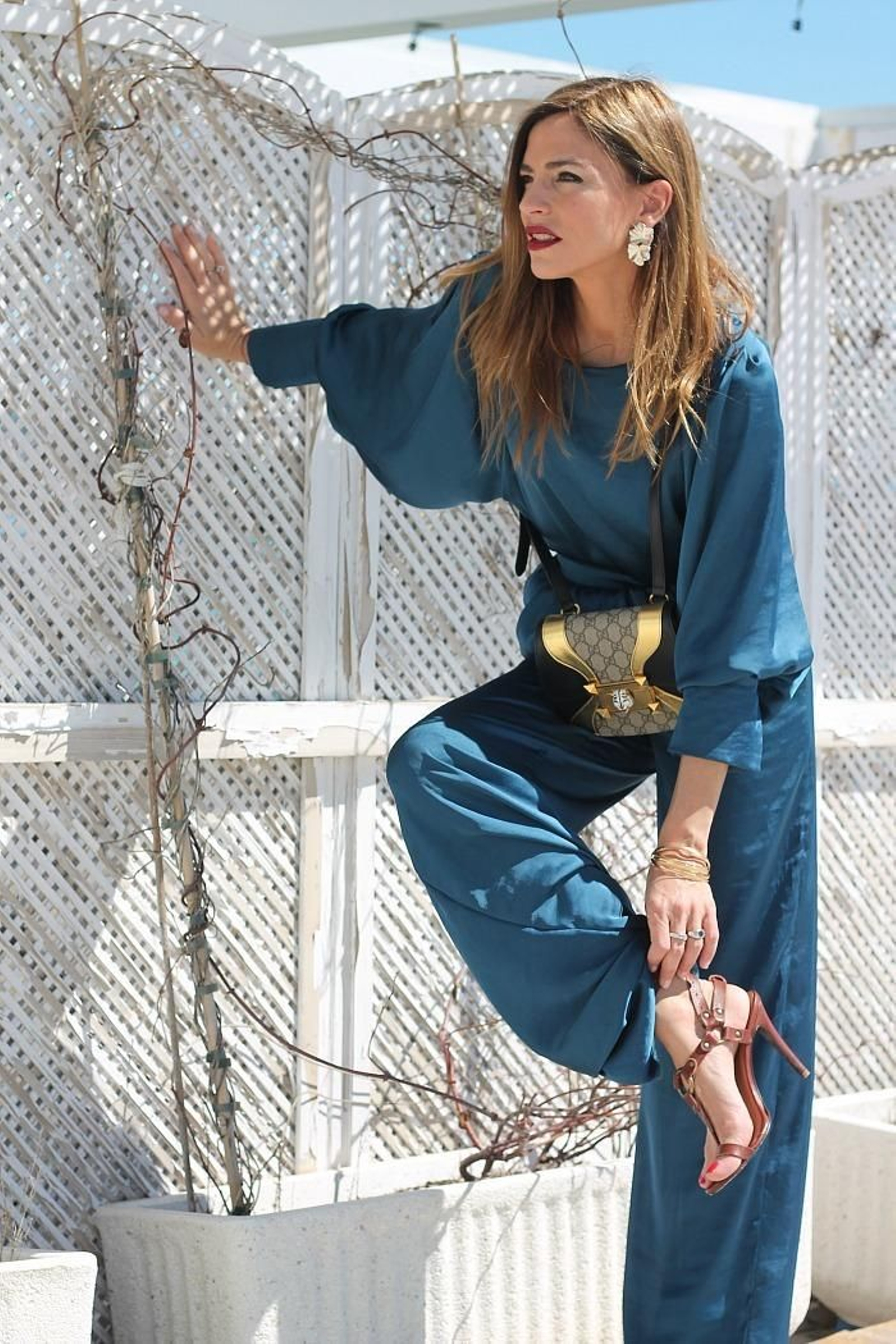 Samantha, del blog "Mientras me visto" con pantalón y blusa de Quality Femme