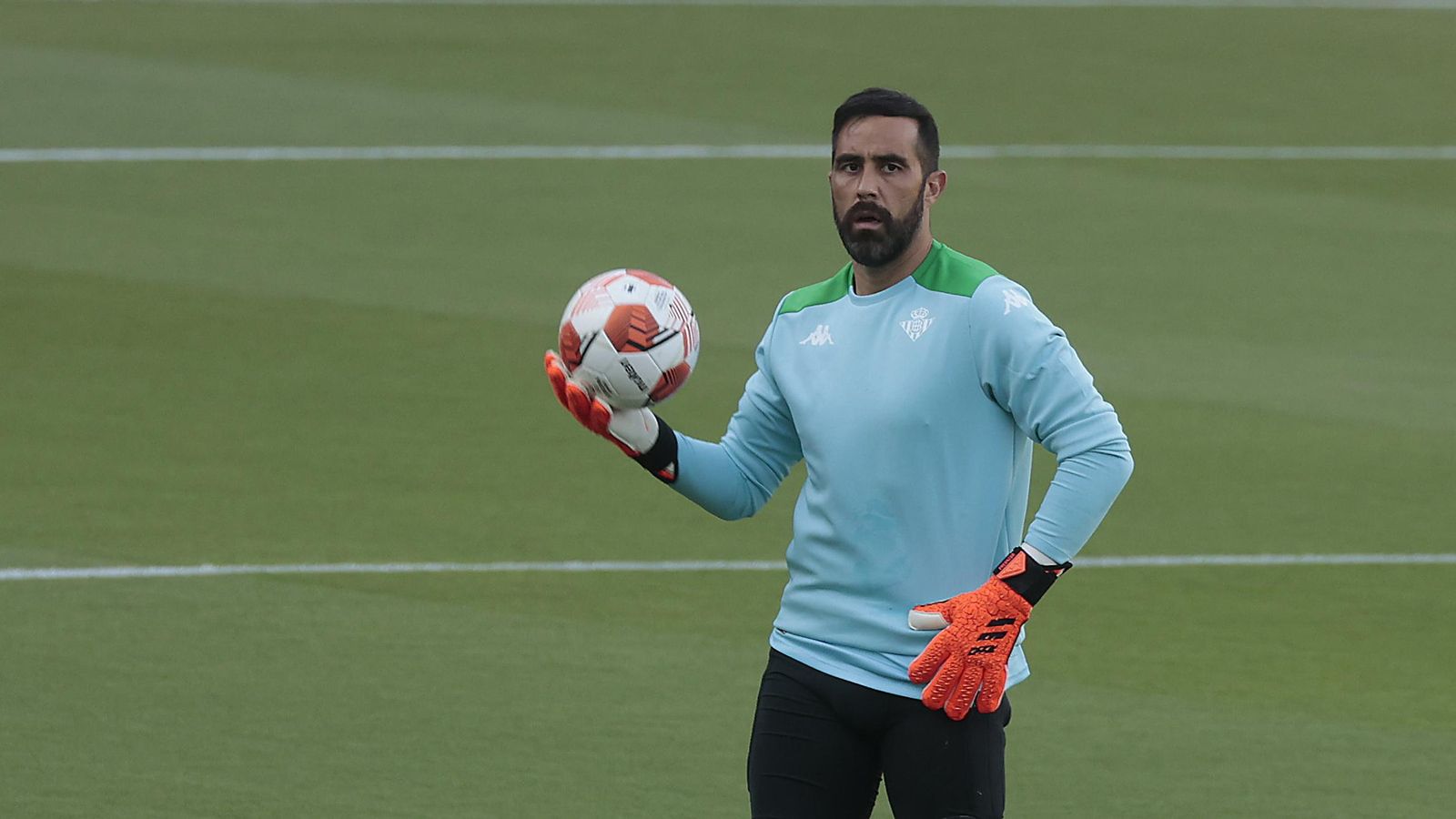 Claudio Bravo, en el entrenamiento de ayer.
