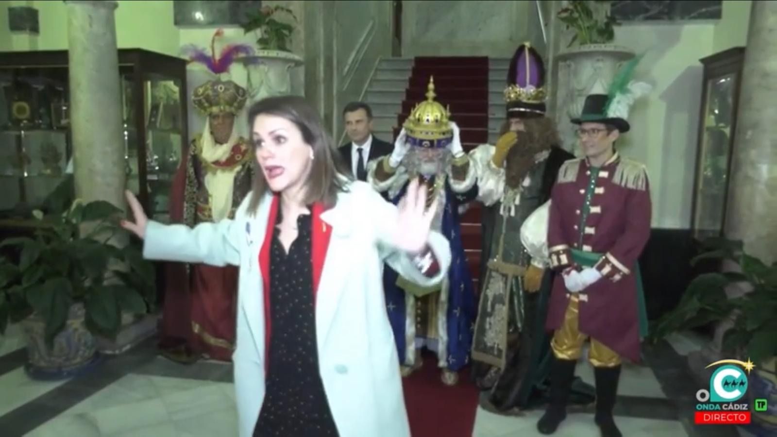 La niña en el bautizo, la novia en la boda, la muerta en el entierro