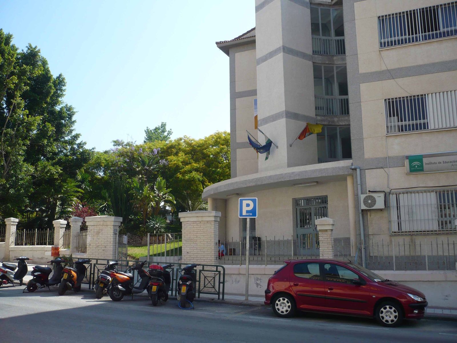 Fachada del instituto Arroyo de la Miel.