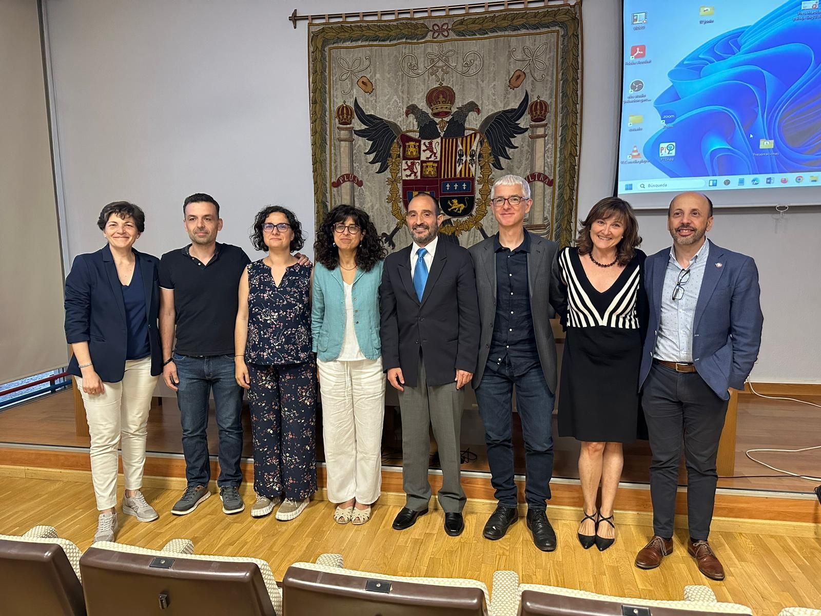 Defensa de la tesis sobre los colegios universitarios.