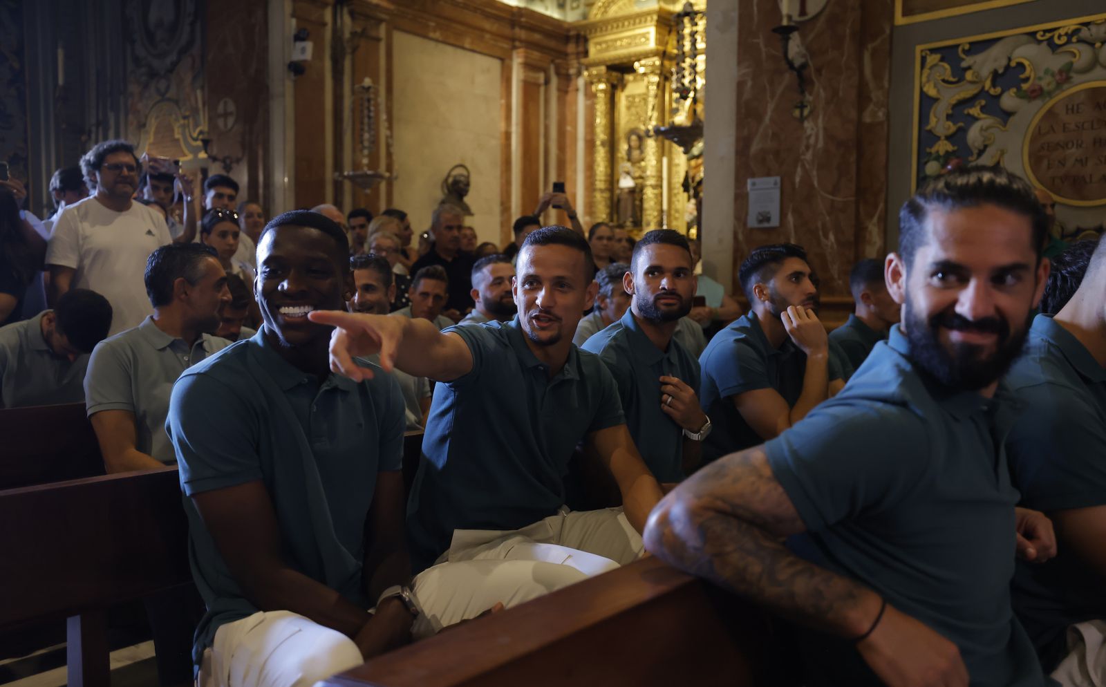 La visita del Betis a la Basílica de la Macarena., todas las fotos