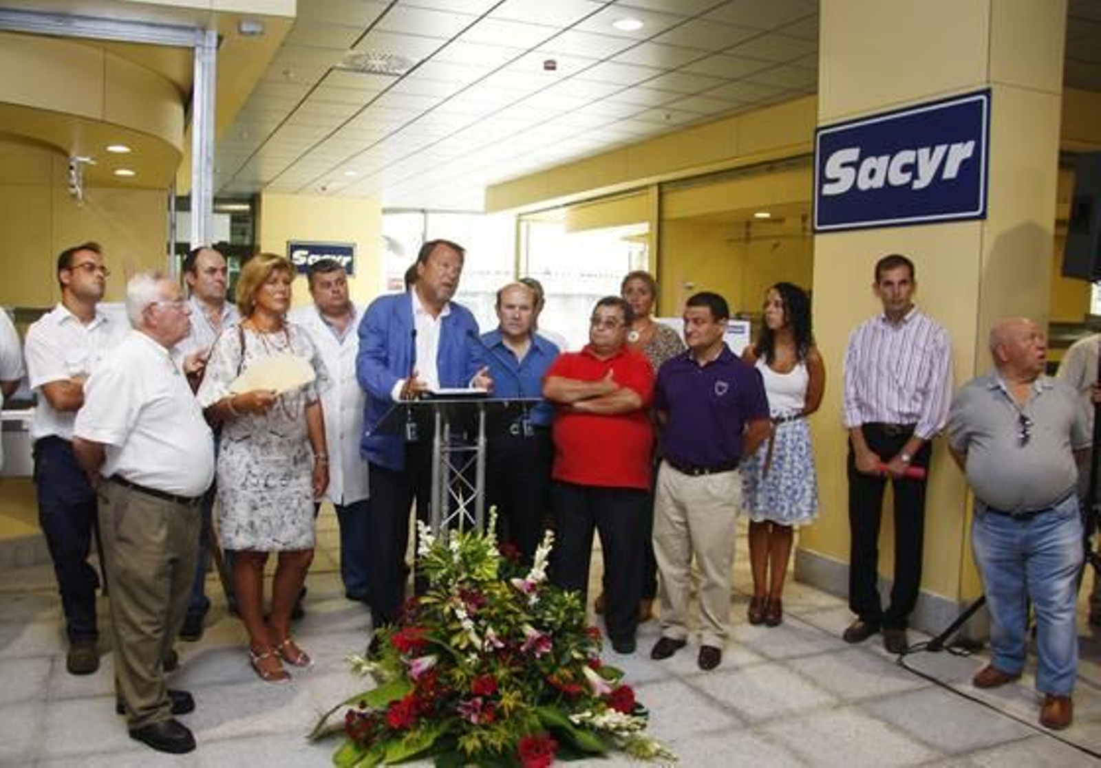 El alcalde de Sevilla, Alfredo Sánchez Monteseirín, durante su visita al nuevo mercado de la Encarnación.

Foto: Victoria Hidalgo
