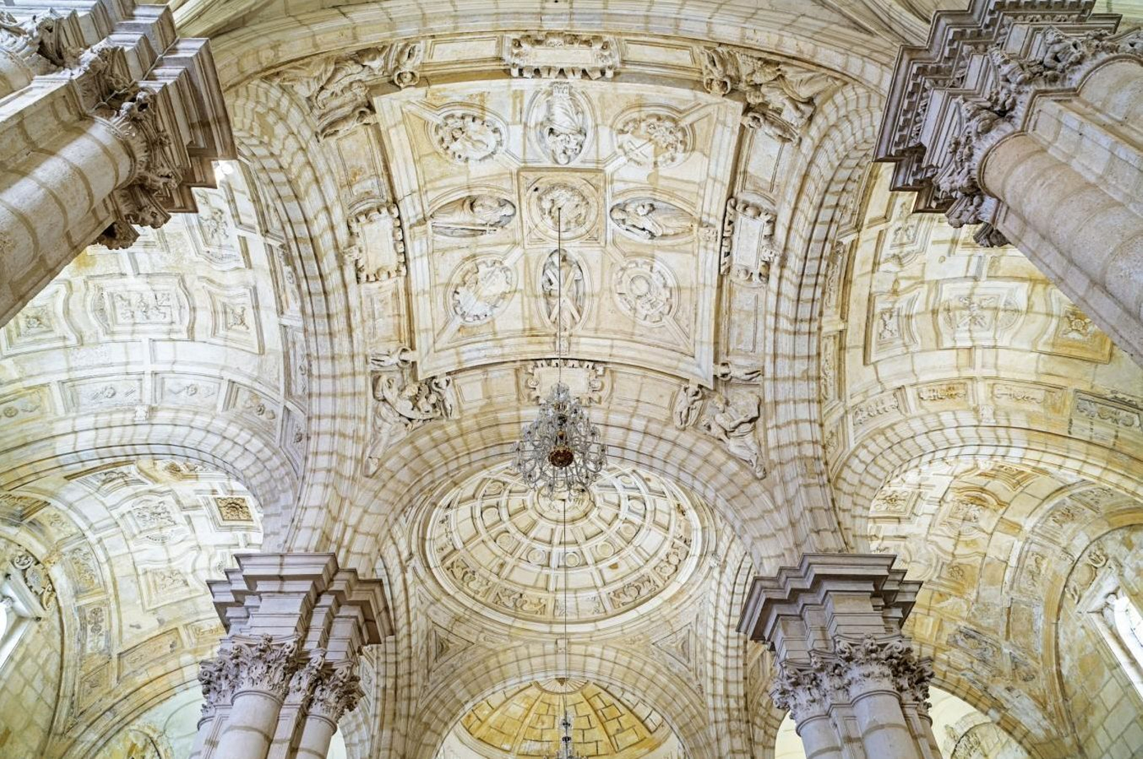 Interior de la Iglesia de la Inmaculada Concepcion, de corte renacentista.