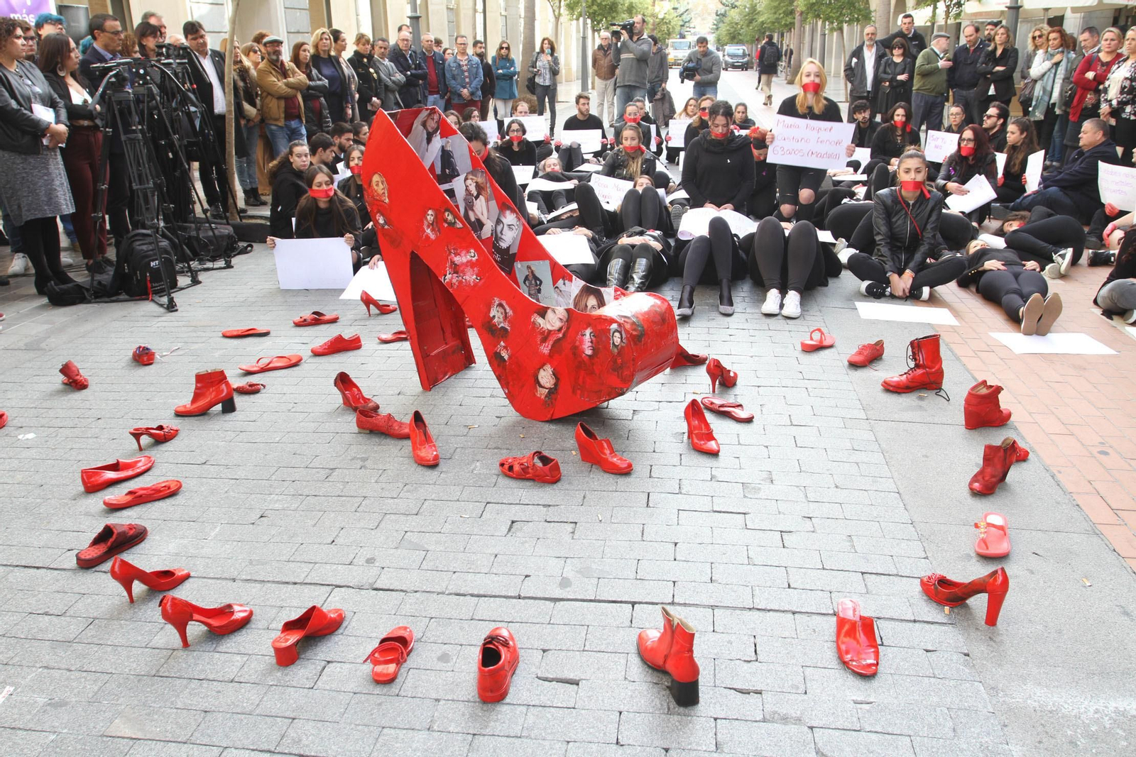 Lectura de manifiesto de violencia contra la mujer