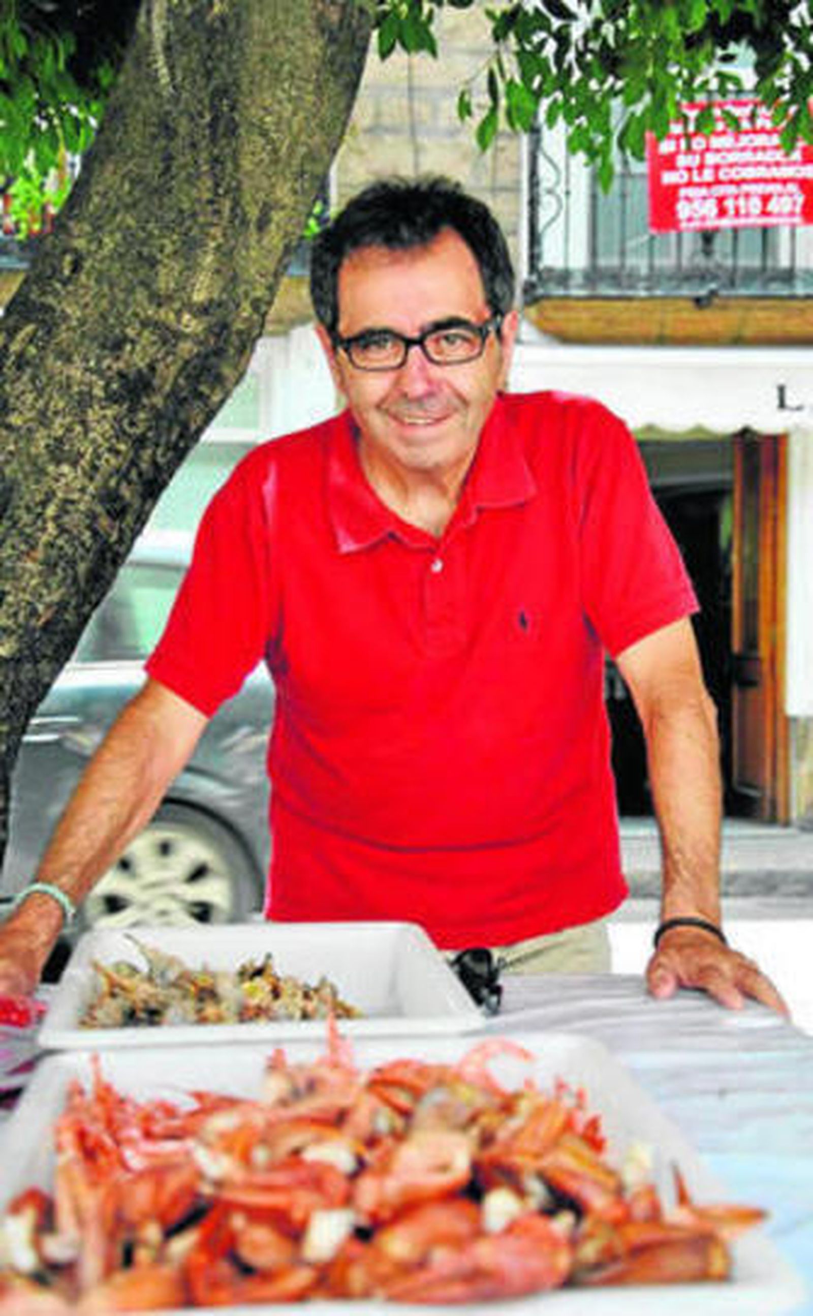 El cocinero y divulgador gastronómico isleño, Pepe Oneto, junto a la Gran Vía.
