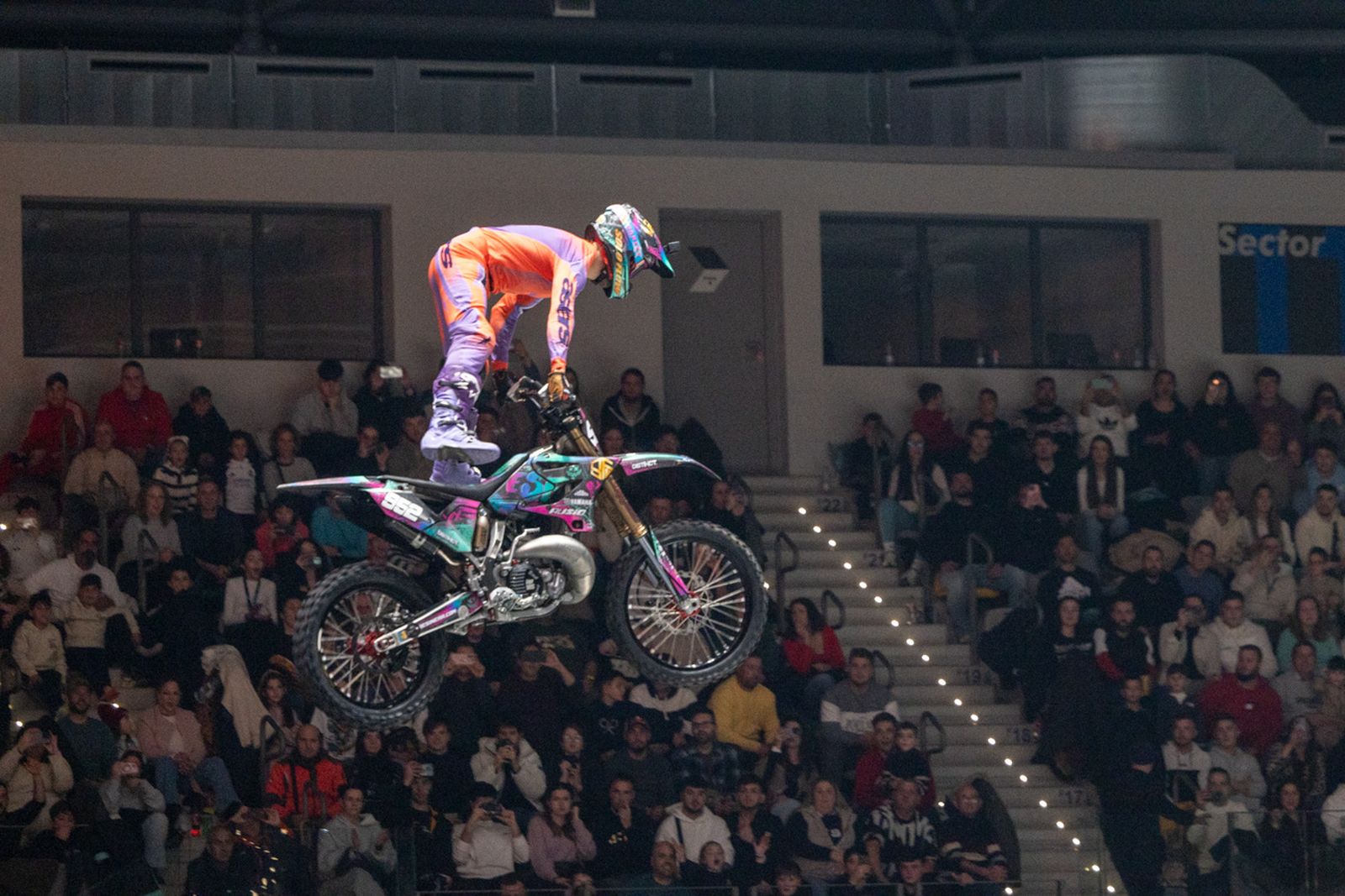 En imágenes: el Olivo Arena vibra con piruetas y motor en estado puro en el Soloflow Freestyle (1)