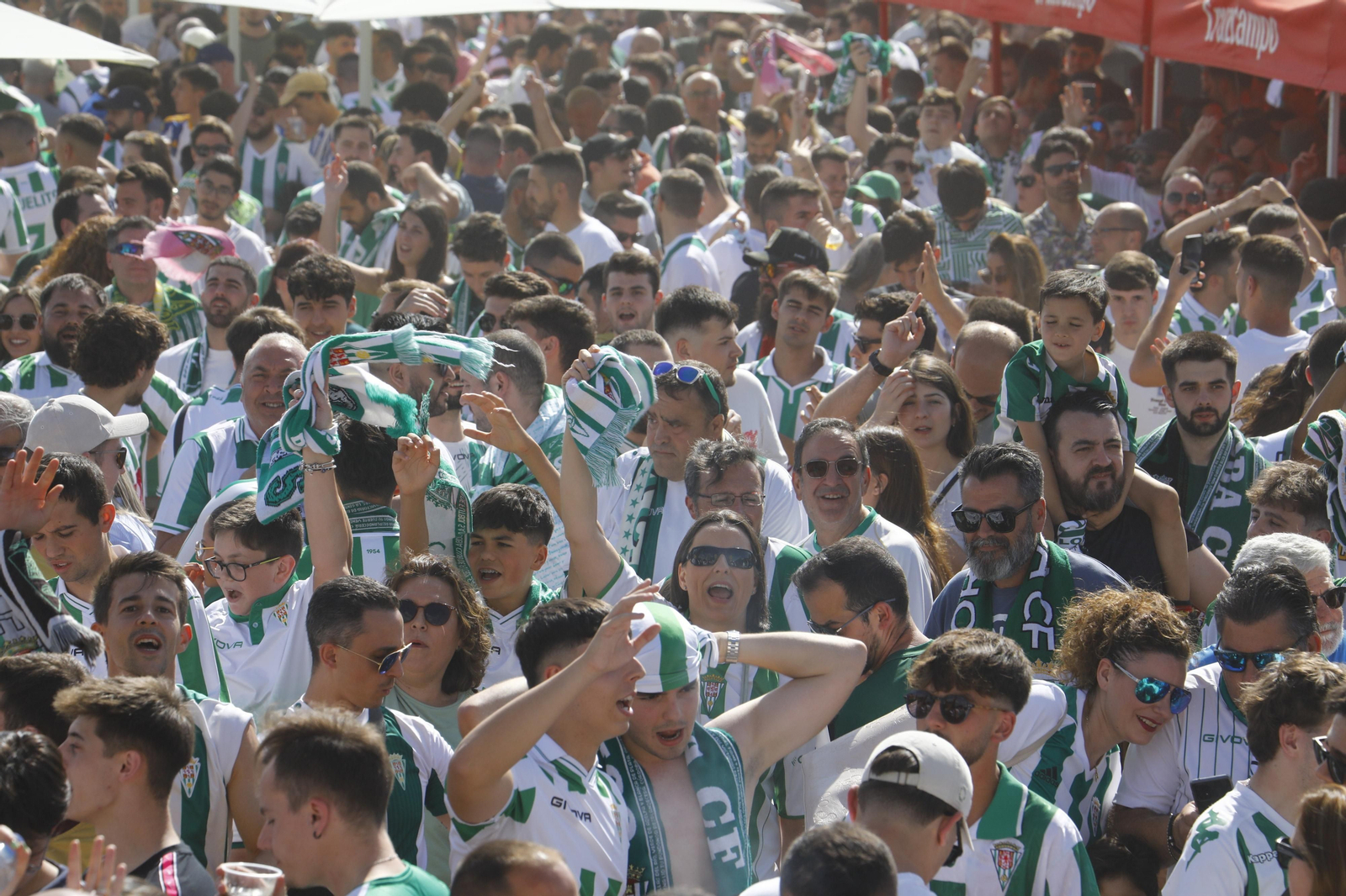 Las mejores fotos de la 'Fan Zone' del Córdoba CF antes del partido ante la Ponferradina