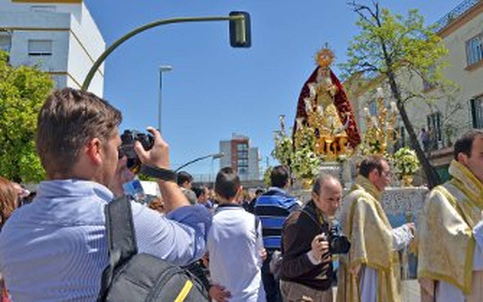 Anticipo del Via Lucis en un excepcional domingo cofrade