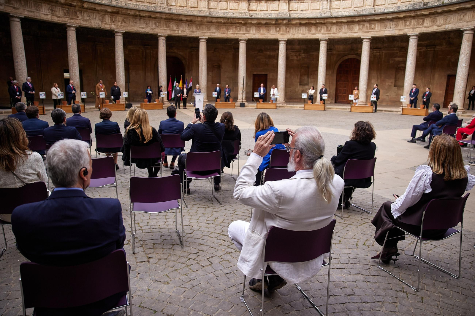 Todas las imágenes de la plantación del jardín de la paz en la Alhambra de Granada