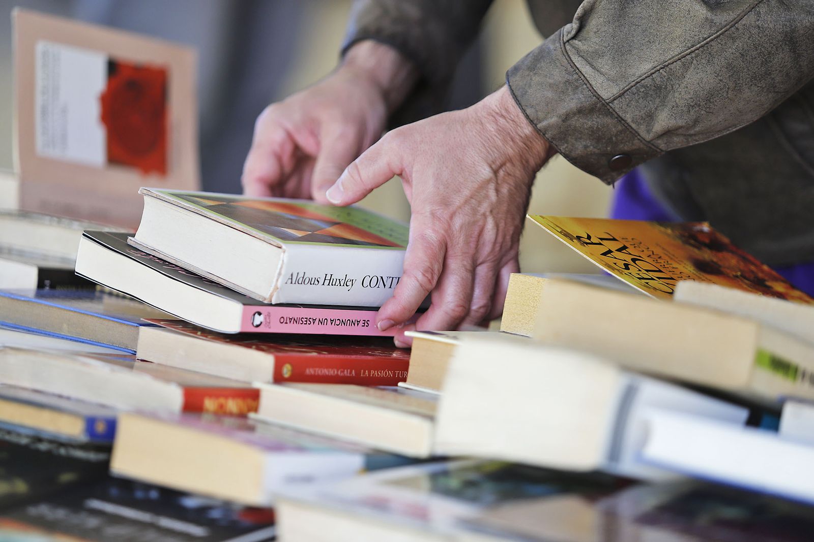 Imágenes del mercadillo solidario de Ayre en Huelva