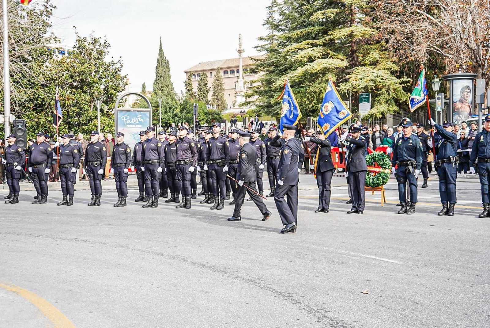 Fotogalería: Granada iza la bandera de España en el bicentenario de la Policía Nacional