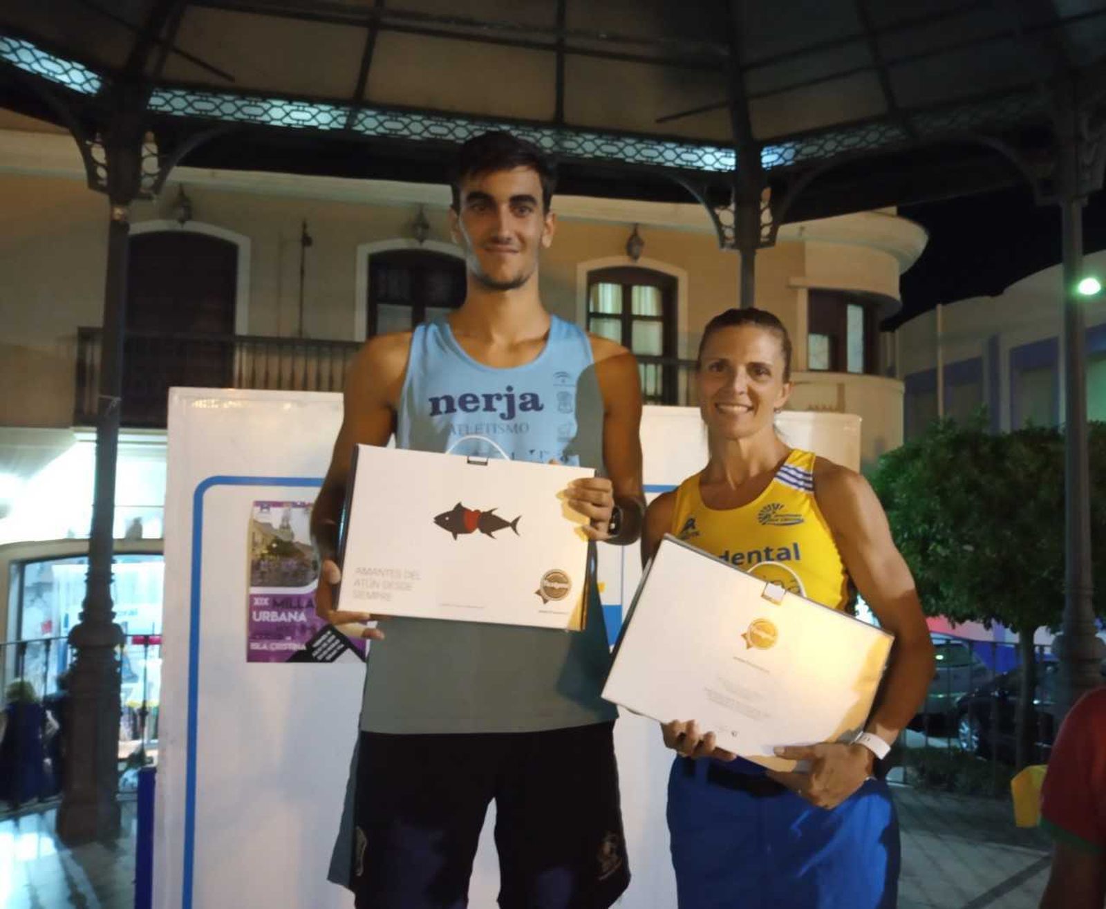 Alberto Muriel y Elena Cobos, los mejores de la milla disputada en Isla Cristina.