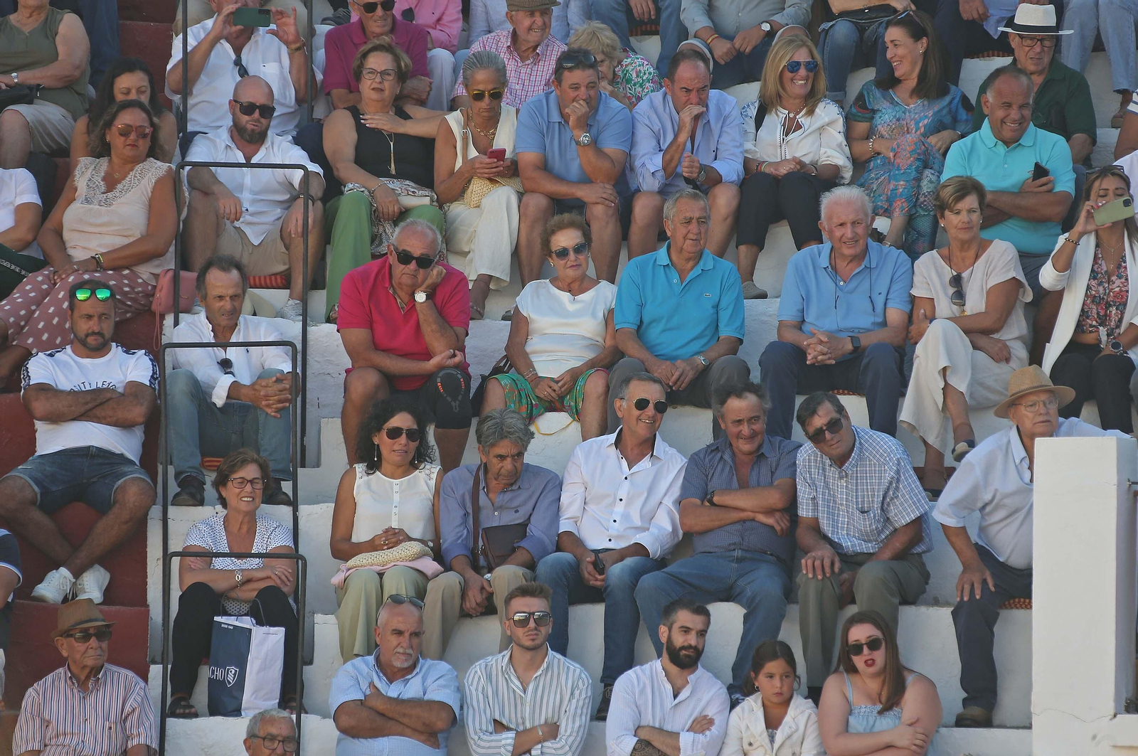Búscate durante la corrida de reapertura de la plaza de toros de Tarifa