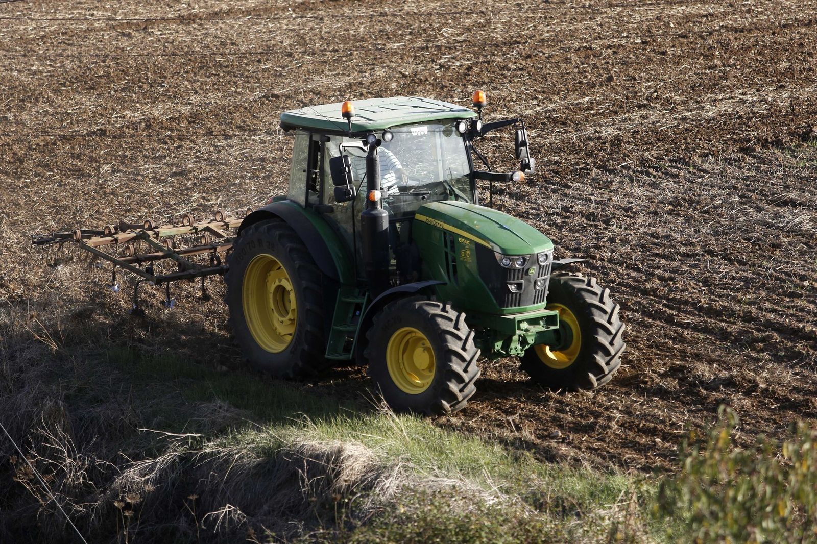 Los tractores tienen un gran consumo en su trabajo diario.