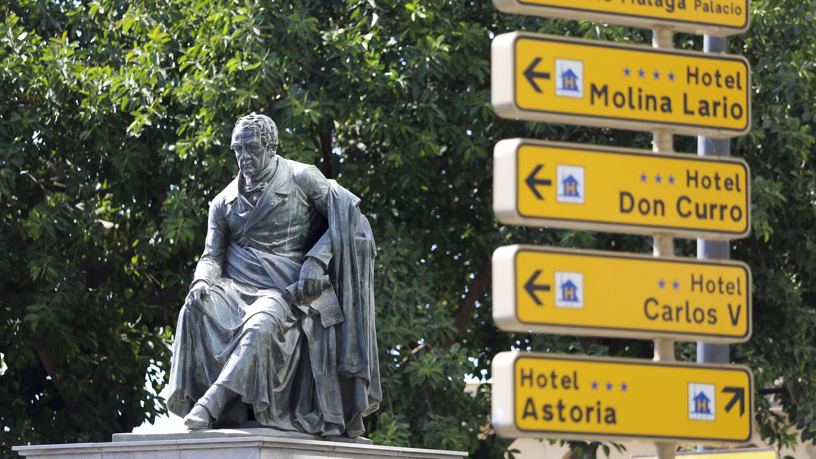 La estatua de Manuel Agustín Heredia, en Málaga capital.