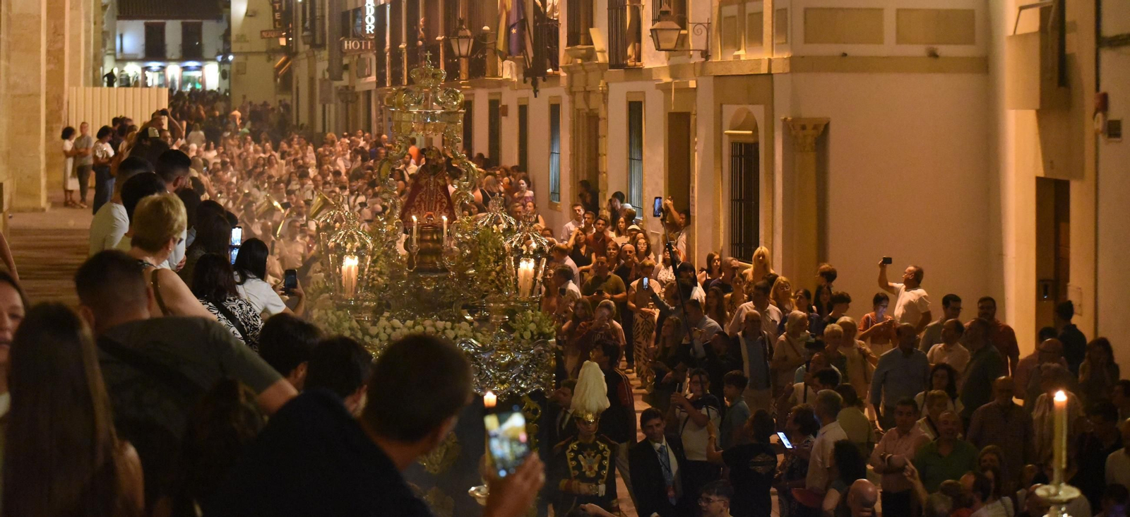 La Virgen de la Fuensanta, durante su salida procesional de este sábado. La Virgen de la Fuensanta, durante su salida procesional de este sábado.