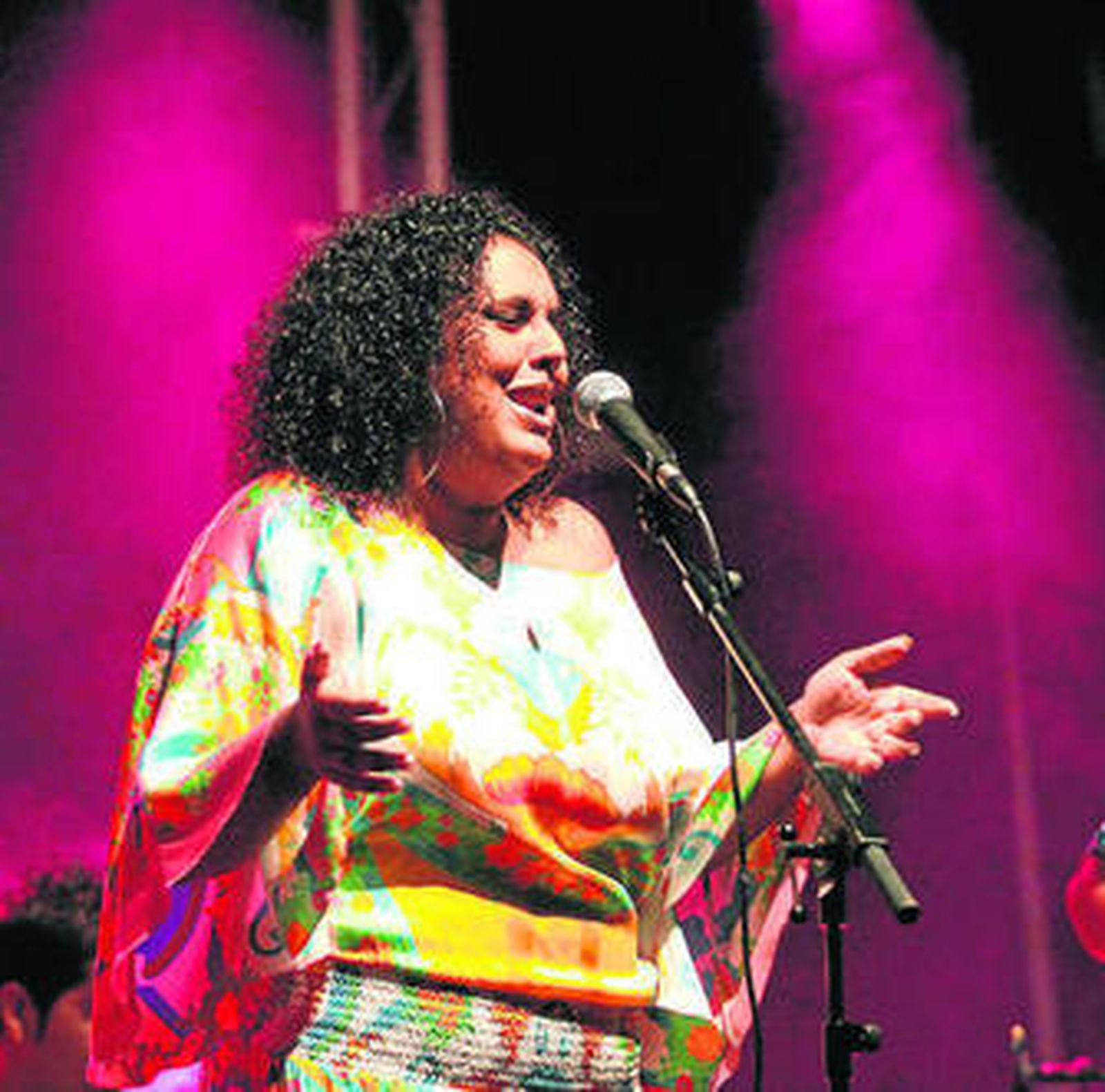 'Parrita' encandiló al público con su porte y la pasión puesta en el cante.