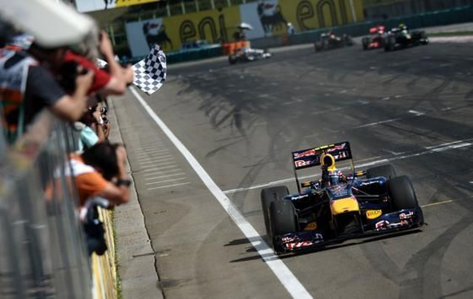 Fernando Alonso acaba segundo por detrás de Webber en el Gran Premio de Hungría. / AFP