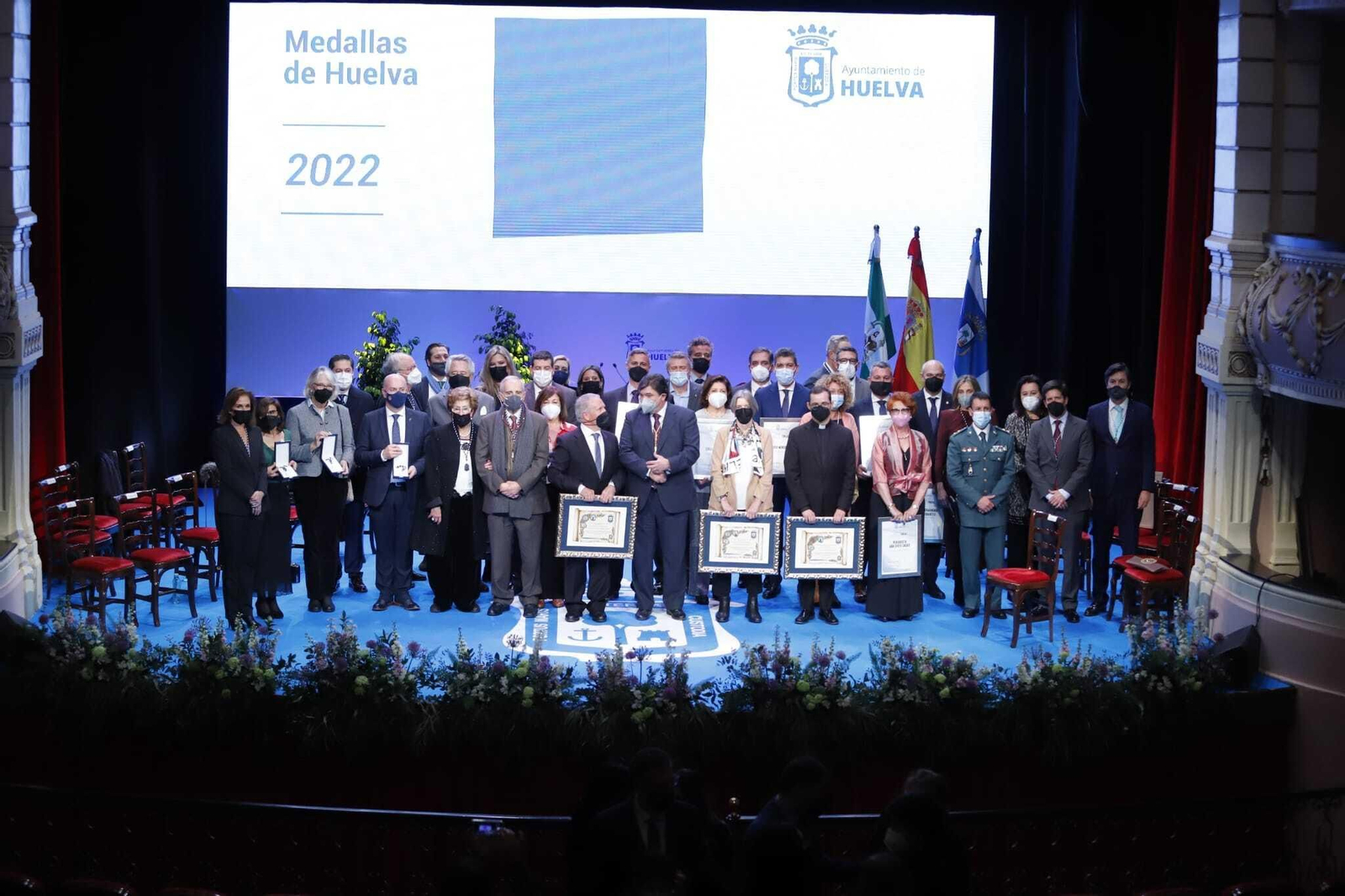 Galardonados en el Día de Huelva en el Gran Teatro.