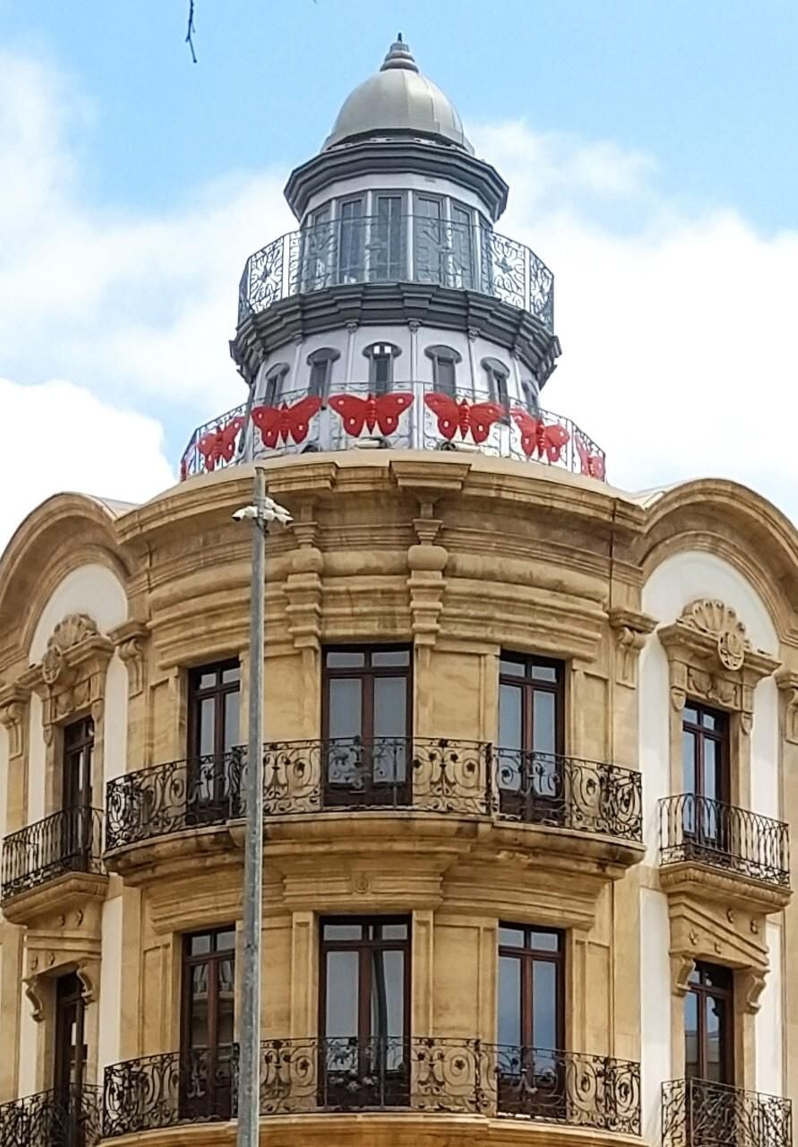 Mariposas en la Puerta de Purchena. Vuelos masónicos sobre Almería