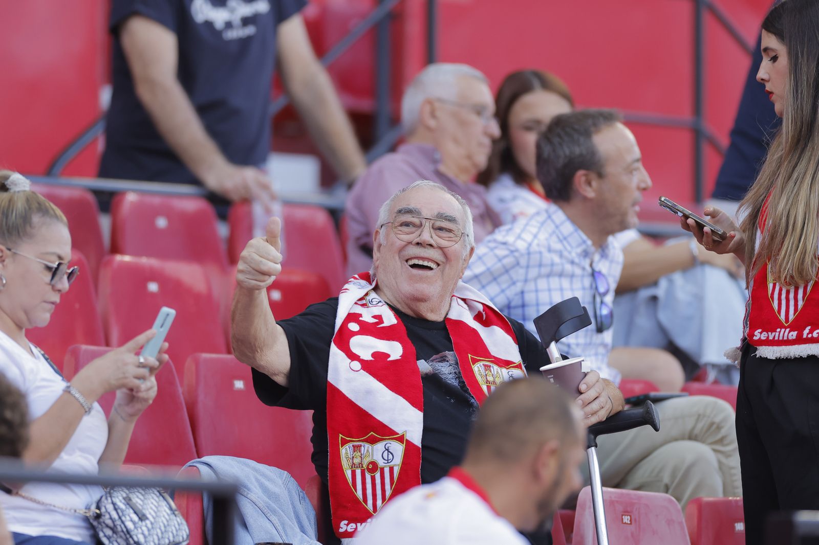 Búscate en las fotos del Sevilla-Almería