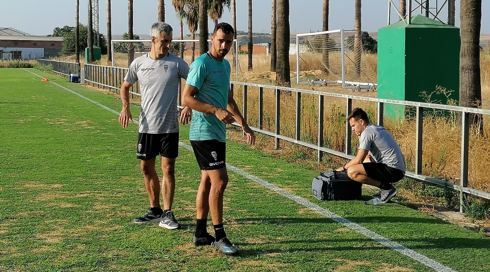 Miguel de las Cuevas abandona la Ciudad Deportiva.