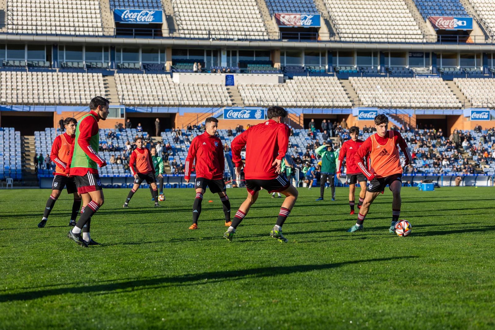 Los jugadores del Atlético Onubense entrenan en el Nuevo Colombino.