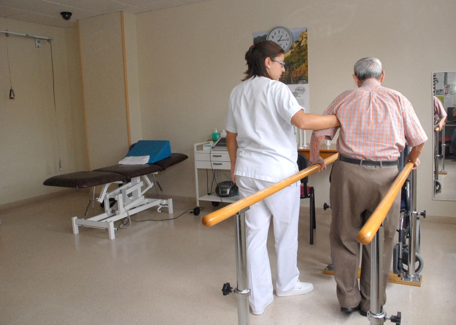 Asistencia a una persona mayor.