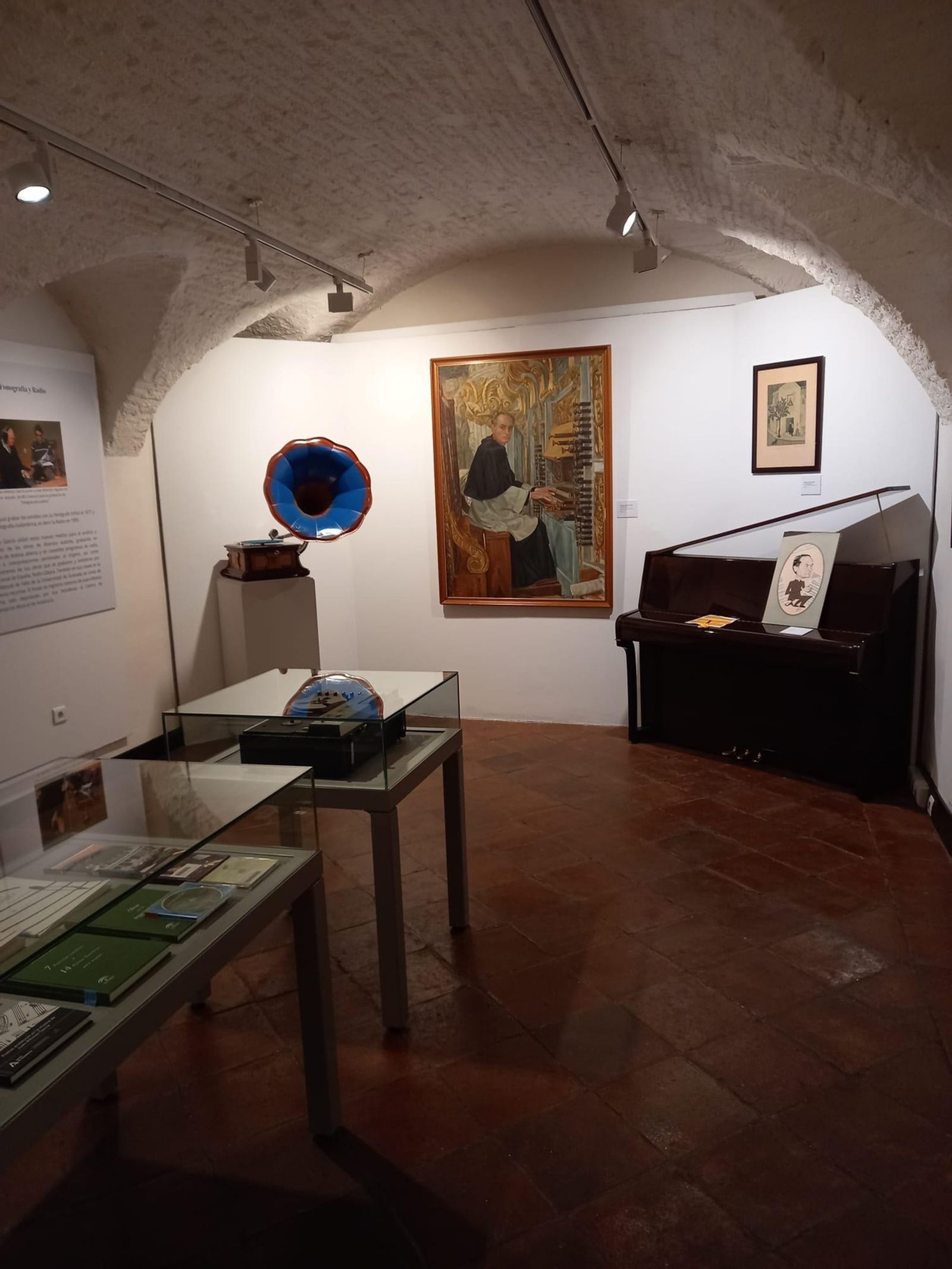 Sala principal de la exposición que puede verse durante el verano en la Casa de los Tiros.