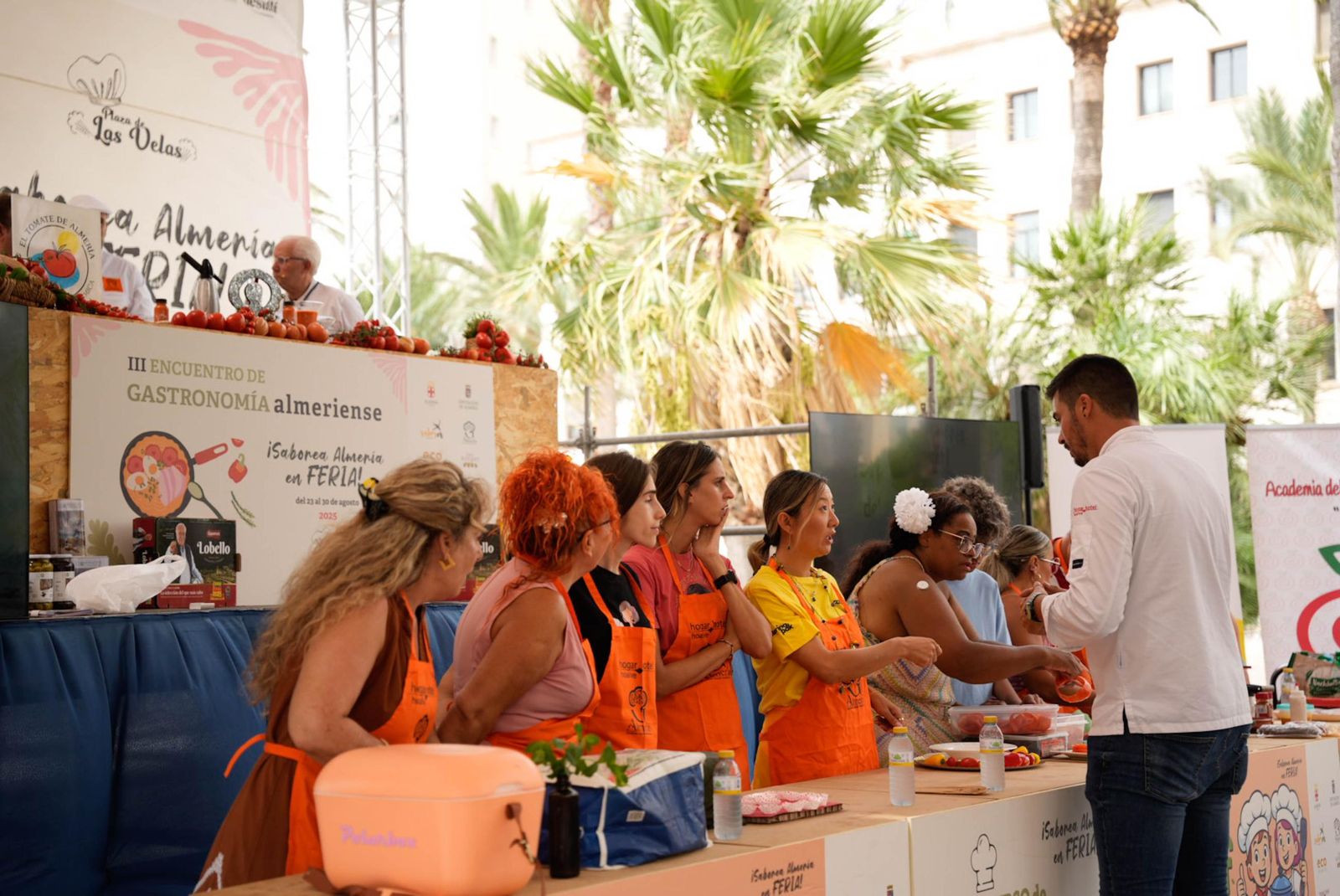 La Cofradía del Tomate y la semifinal del concurso gastronómico de la Feria de Almería, en imágenes