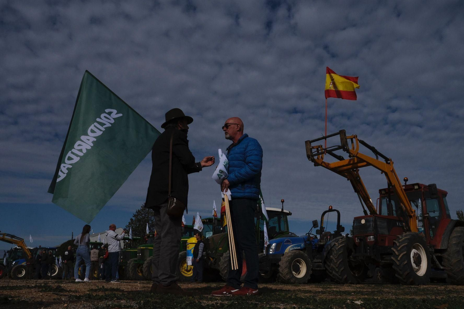 Las fotos de la protesta de agricultores con tractores en la A92, en Antequera