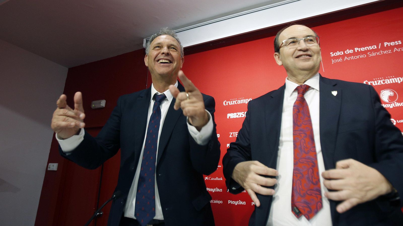 Castro y Caparrós, sonrientes en la presentación del director de fútbol.